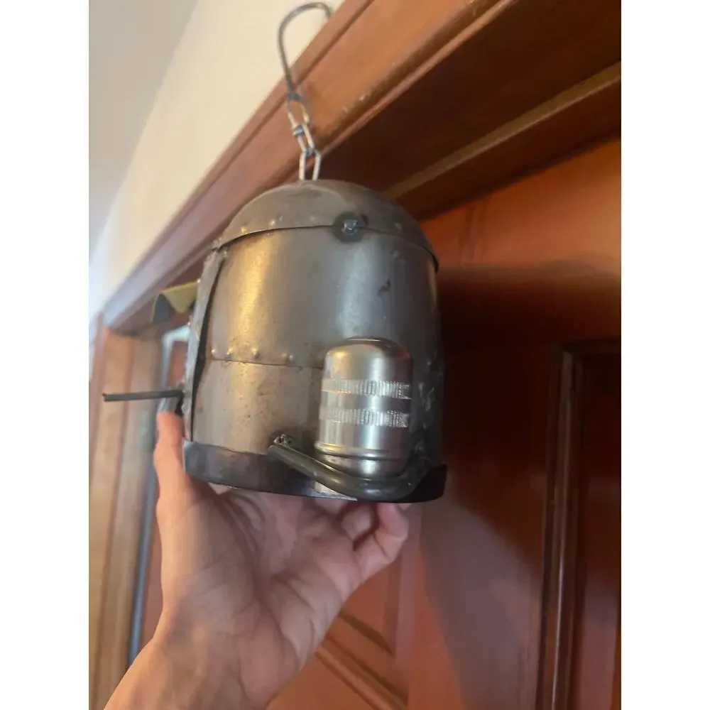 Up cycled Metal camper birdhouse - Picture 3 of 5